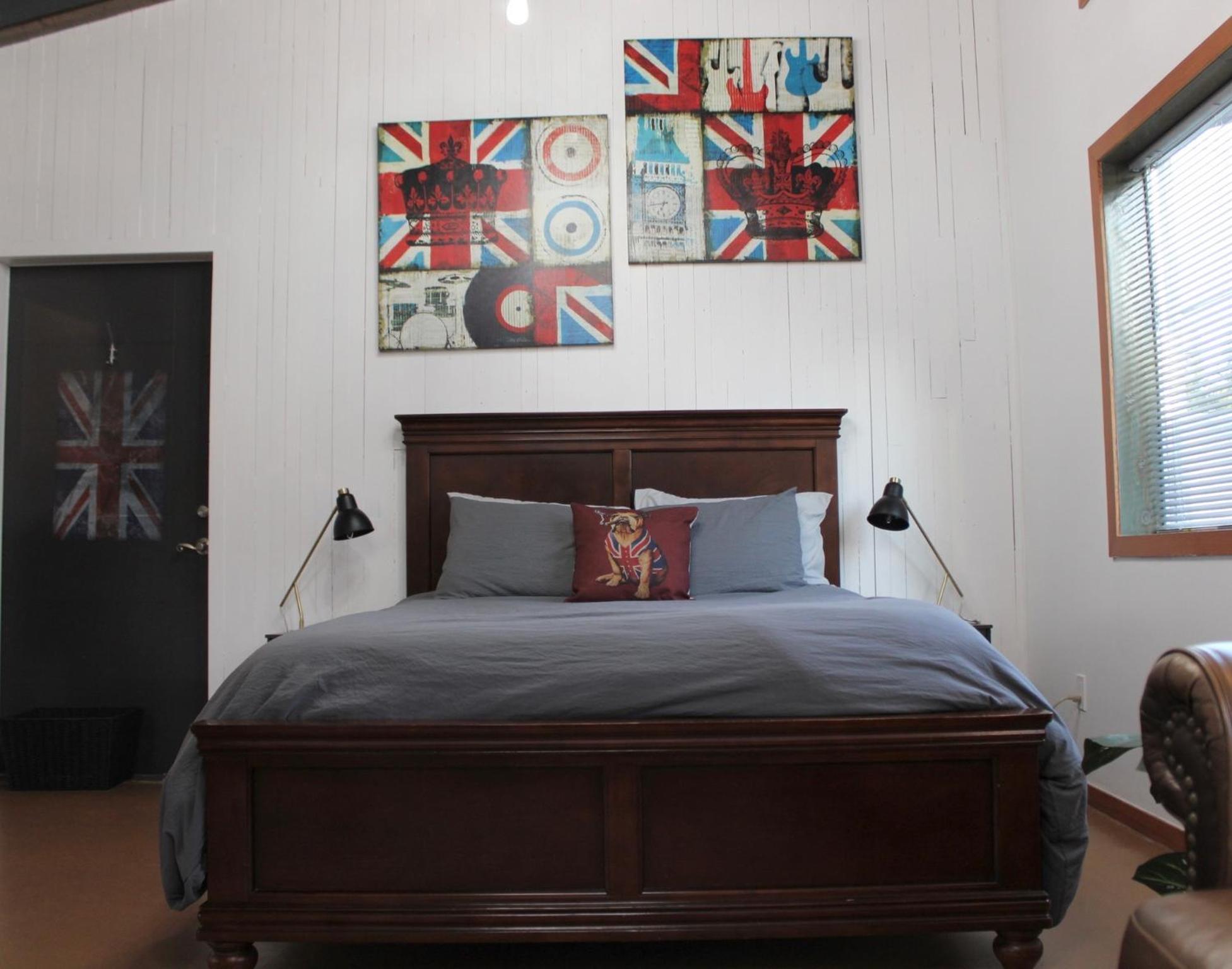 Private Bright Modern Studio! Queen Bed ! Victoria Eksteriør billede